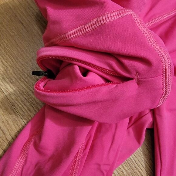 Hoka One One Performance Capri Leggings Pants Women's Size Small Pink Grey New - Picture 13 of 13